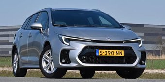 Test: Suzuki Swace door Autozine