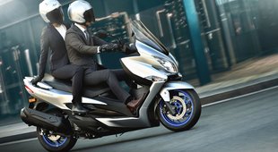 Suzuki_Burgman_400_action (10).jpg